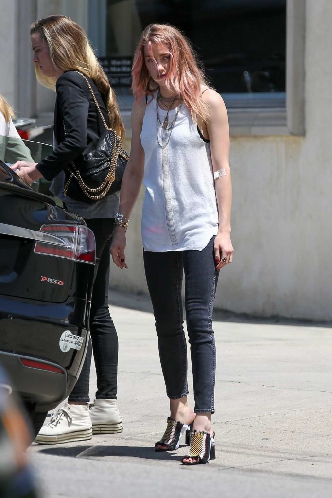 Amber Heard Was Spotted Out in West Hollywood-3