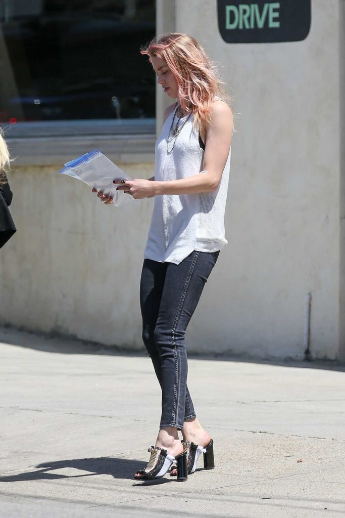 Amber Heard Was Spotted Out in West Hollywood-4