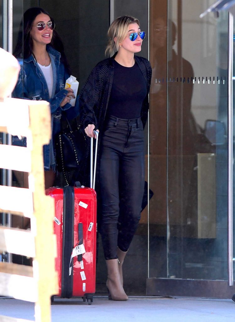 Hailey Baldwin Goes to an Early Morning Flight in NYC-2