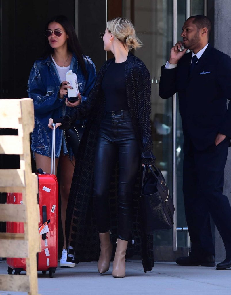 Hailey Baldwin Goes to an Early Morning Flight in NYC-4