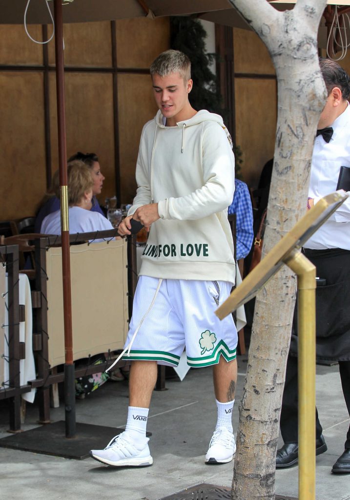 Justin Bieber Was Seen Out in Beverly Hills-2