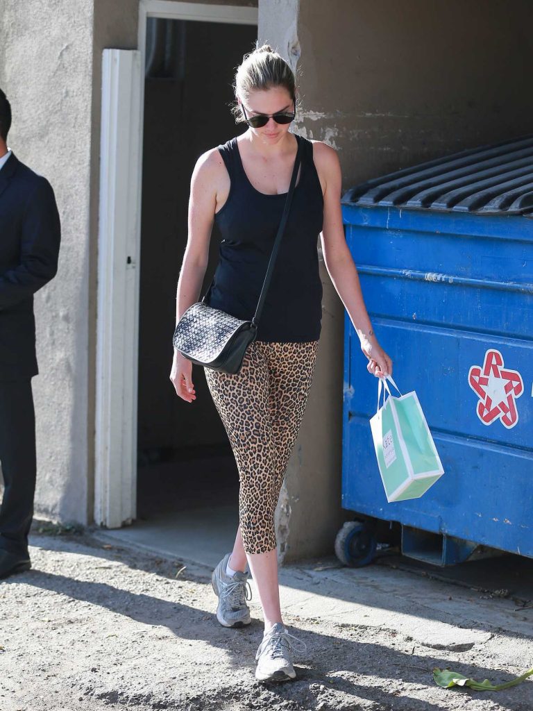 Kate Upton Out Shopping in West Hollywood-2