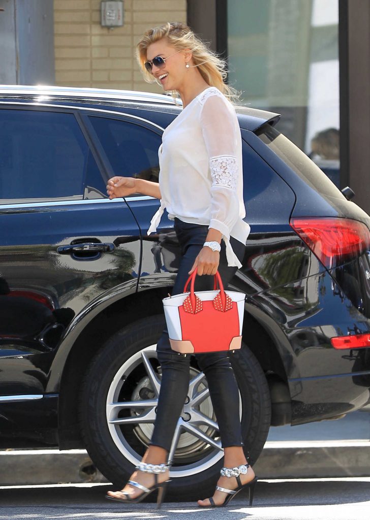 Kelly Rohrbach Out for Lunch in Beverly Hills-5