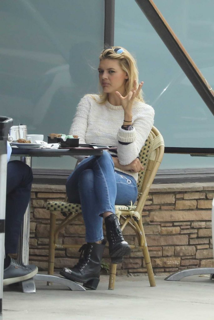 Kelly Rohrbach Was Seen Out in West Hollywood-5