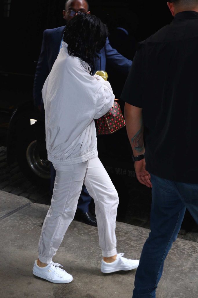 Kylie Jenner Leaves Her Hotel in New York City-5