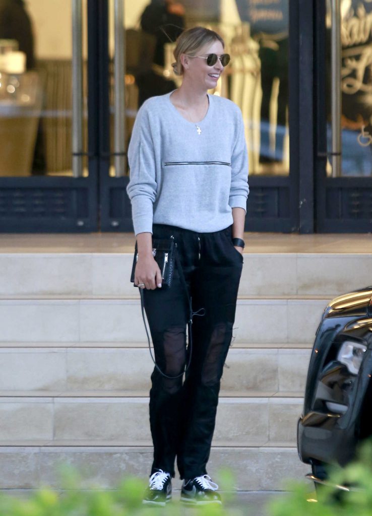 Maria Sharapova Goes Shopping at Barneys New York in Beverly Hills-3