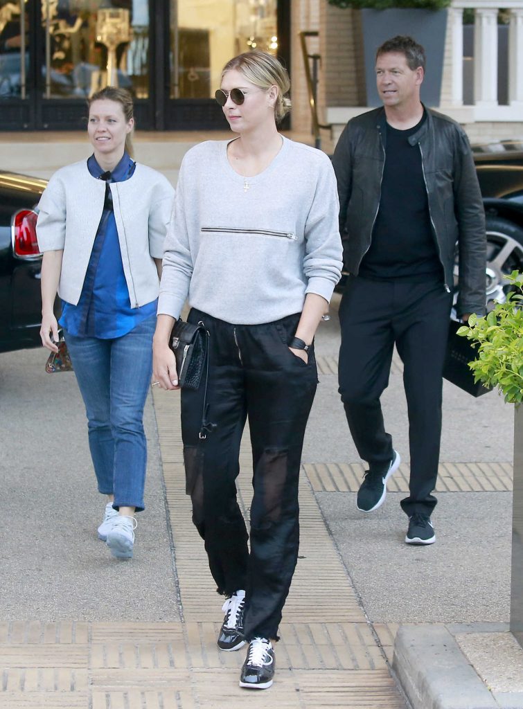 Maria Sharapova Goes Shopping at Barneys New York in Beverly Hills-5