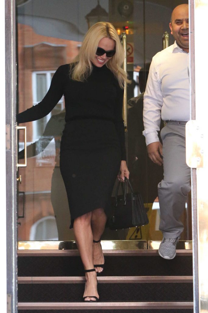 Pamela Anderson Leaves the Ecuador Embassy in Central London-1