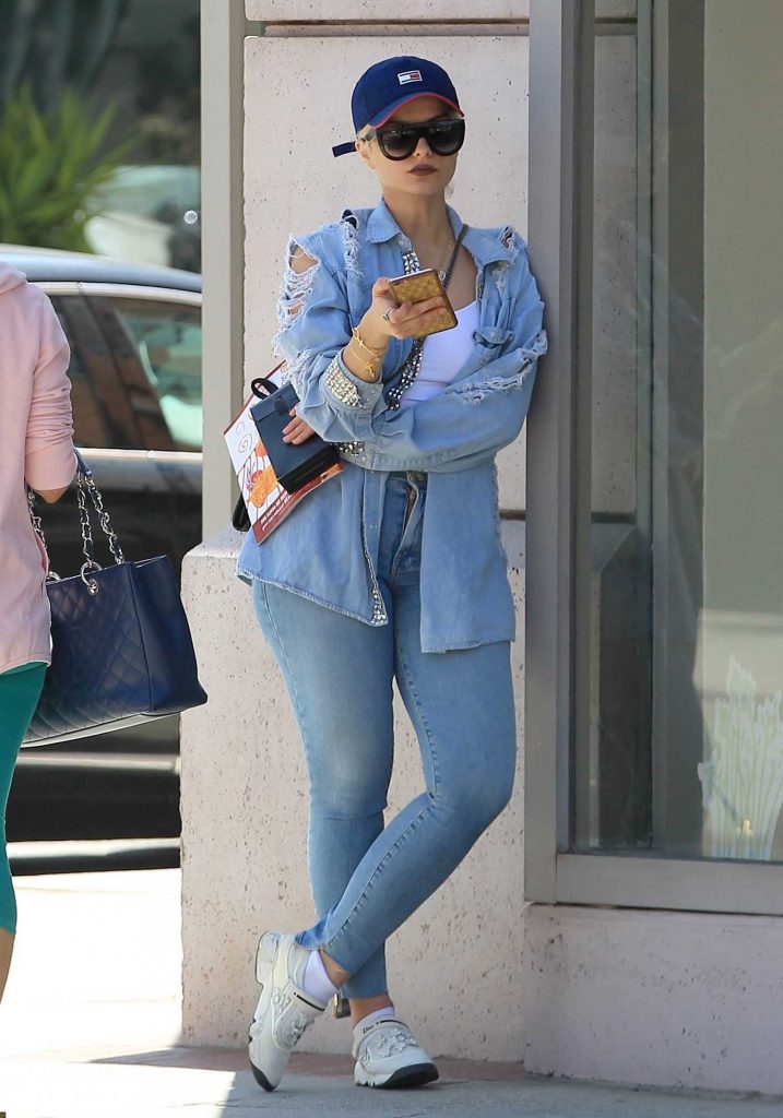 Pia Mia Goes Shopping in Beverly Hills-1