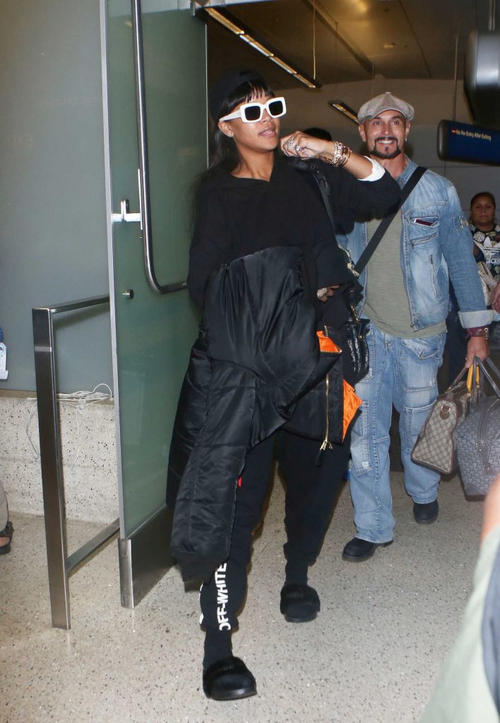 Rihanna Leaves LAX Airport in Los Angeles-2