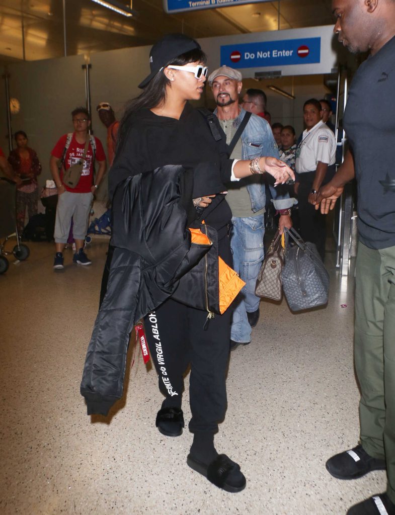 Rihanna Leaves LAX Airport in Los Angeles-3