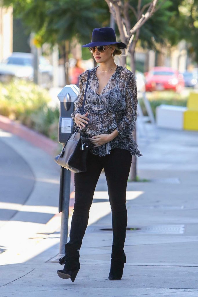Rosie Huntington-Whiteley Out Shopping in West Hollywood-1