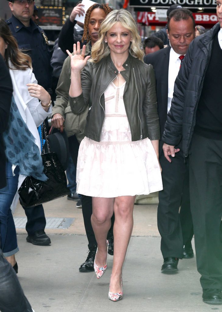 Sarah Michelle Gellar Arrives at Good Morning America in New York City-4