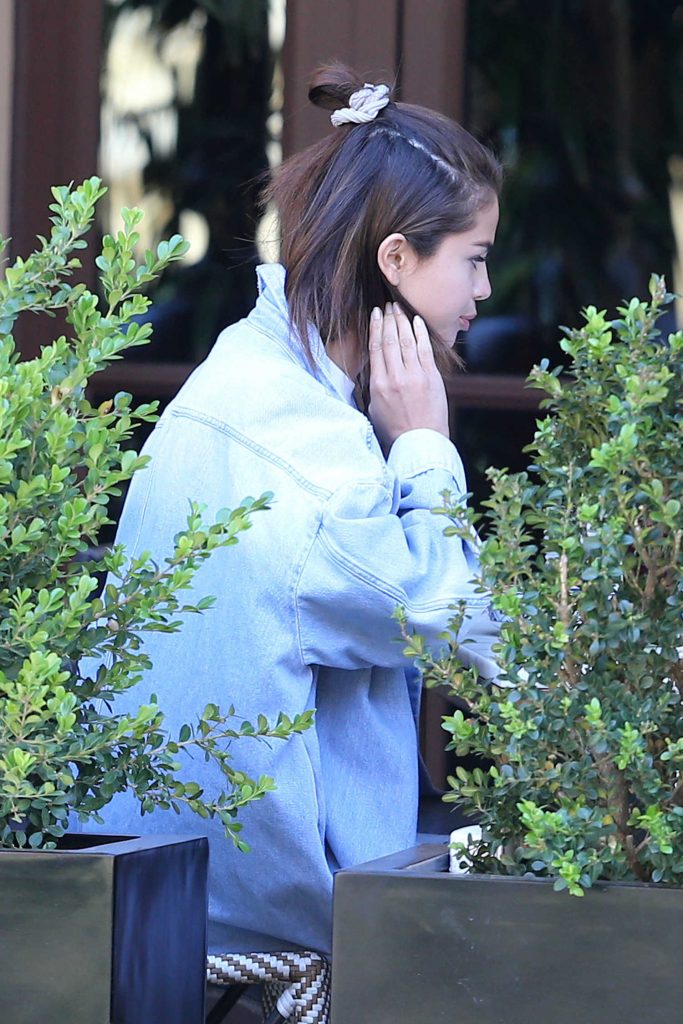 Selena Gomez Leaves Montage Hotel in Beverly Hills-4