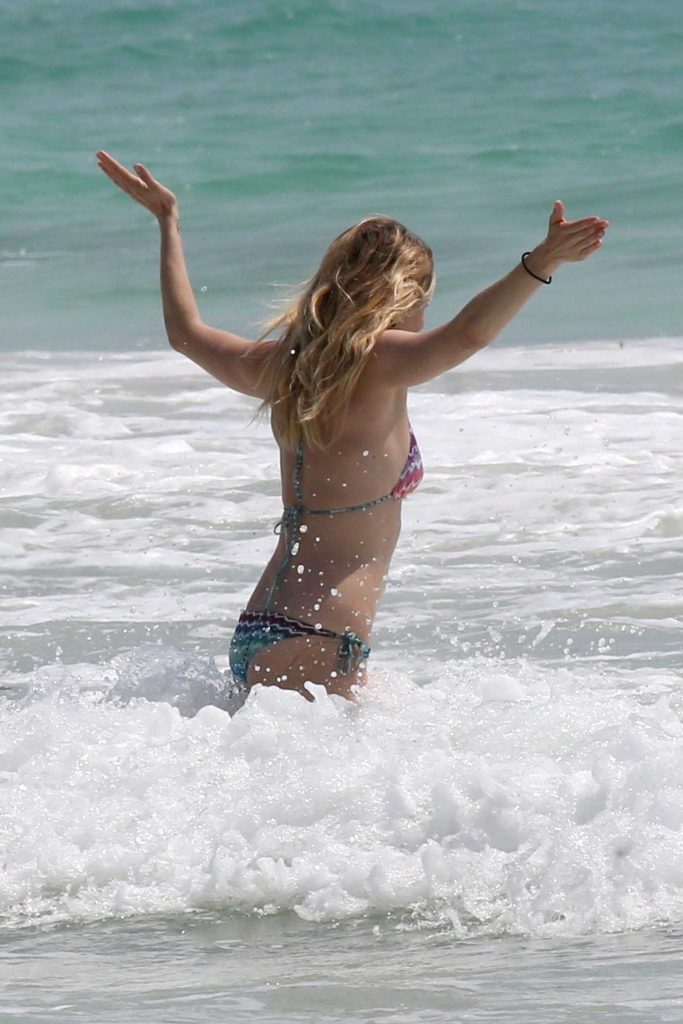 Sienna Miller in Bikini at the Beach in Cancun-3