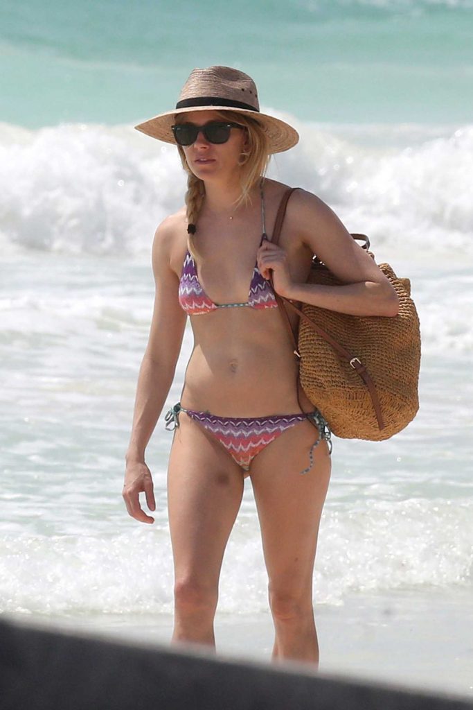 Sienna Miller in Bikini at the Beach in Cancun-4