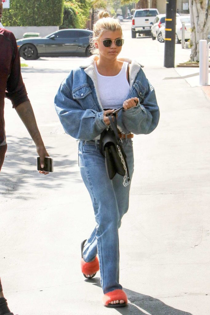 Sofia Richie Visits Mauro's in West Hollywood-2