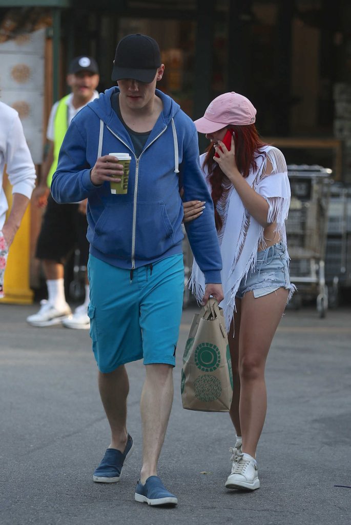 Ariel Winter Goes Shopping at Wholefoods in Studio City-2