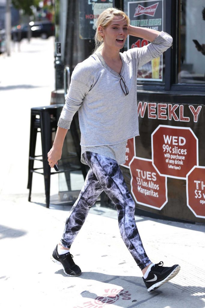 Ashley Greene Heads to LaserAway in Beverly Hills-2