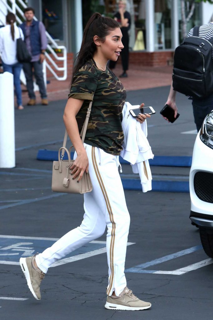 Chantel Jeffries Leaves a Fred Segal on Melrose-2
