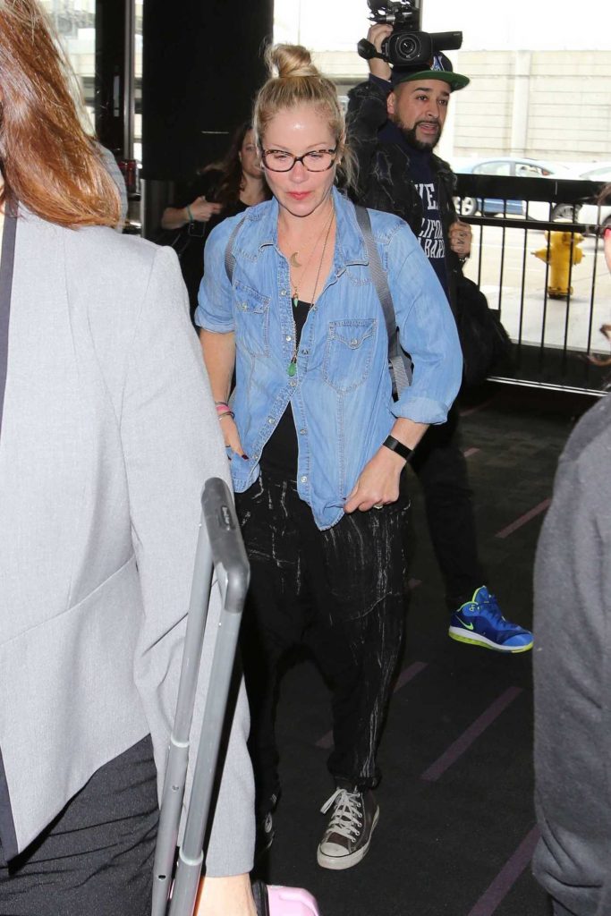 Christina Applegate Was Seen at LAX Airport in Los Angeles-3