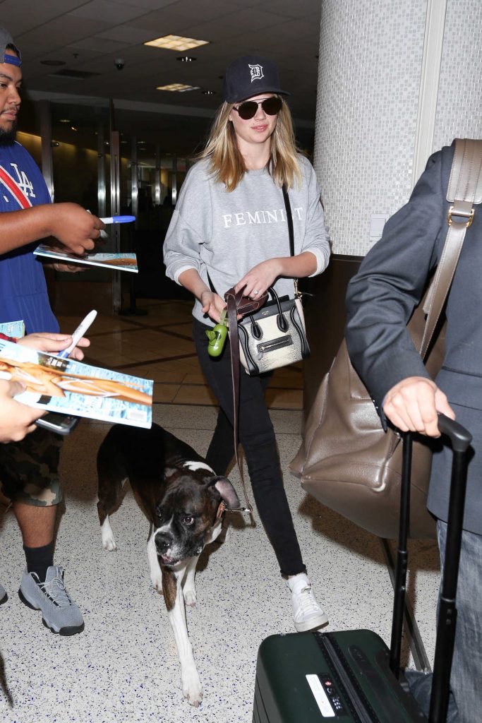 Kate Upton at the LAX Airport in Los Angeles-1