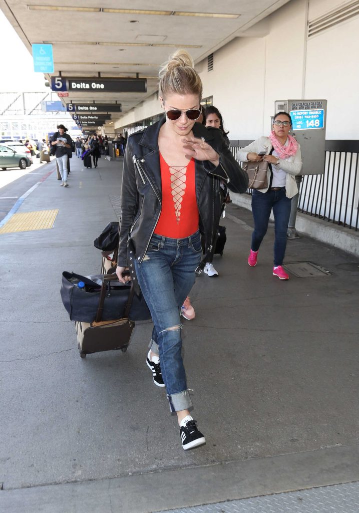 LeAnn Rimes at the LAX Airport in Los Angeles-3