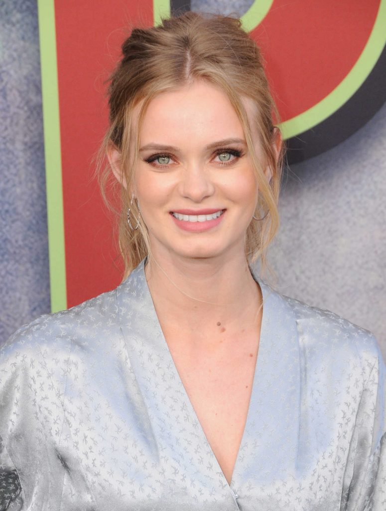 Sara Paxton at the Twin Peaks Premiere in Los Angeles-3