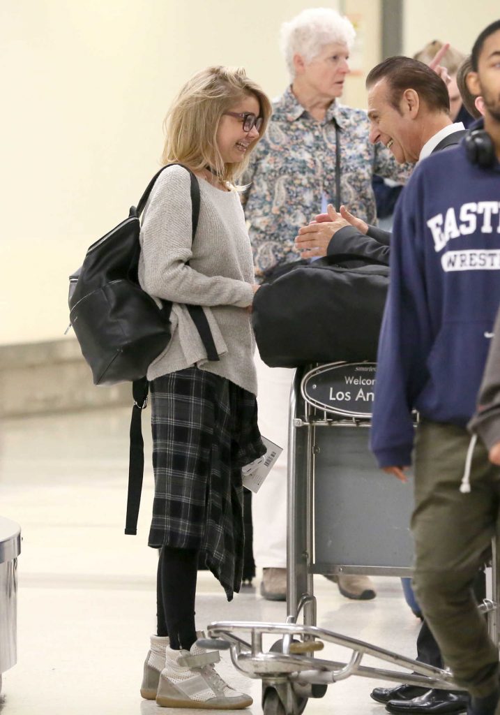 Sarah Hyland at the LAX Airport in Los Angeles-4