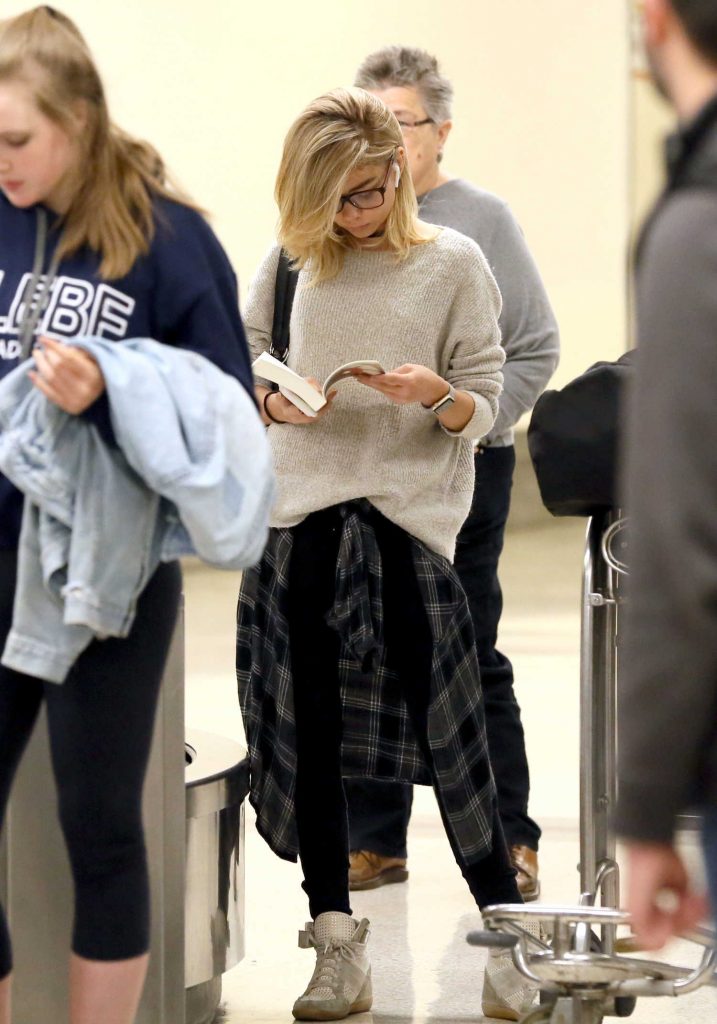 Sarah Hyland at the LAX Airport in Los Angeles-5