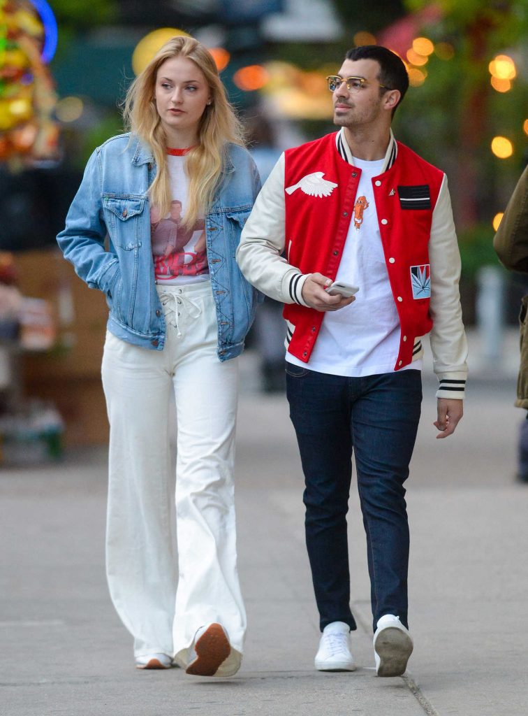 Sophie Turner Was Spotted With Joe Jonas in Downtown Manhatan-3