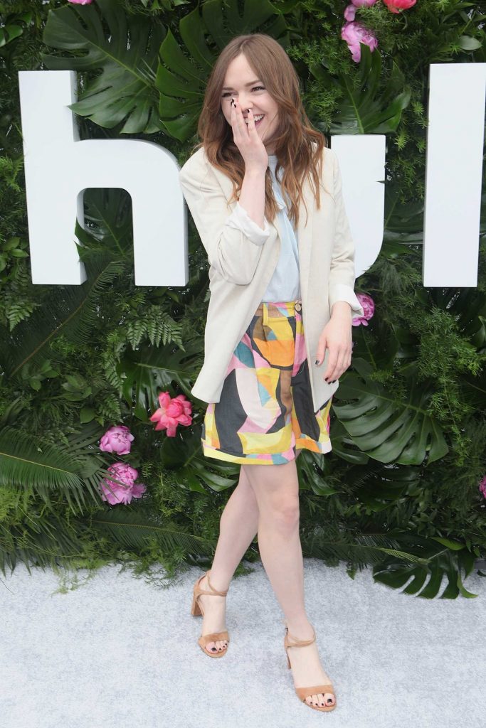 Tara Lynne Barr Attends the Hulu Upfront in NYC-4