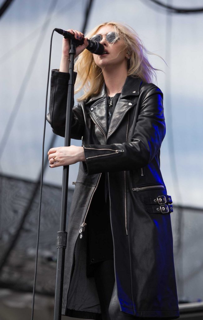 Taylor Momsen Performs at the Fort Rock Festival in Fort Myers-3