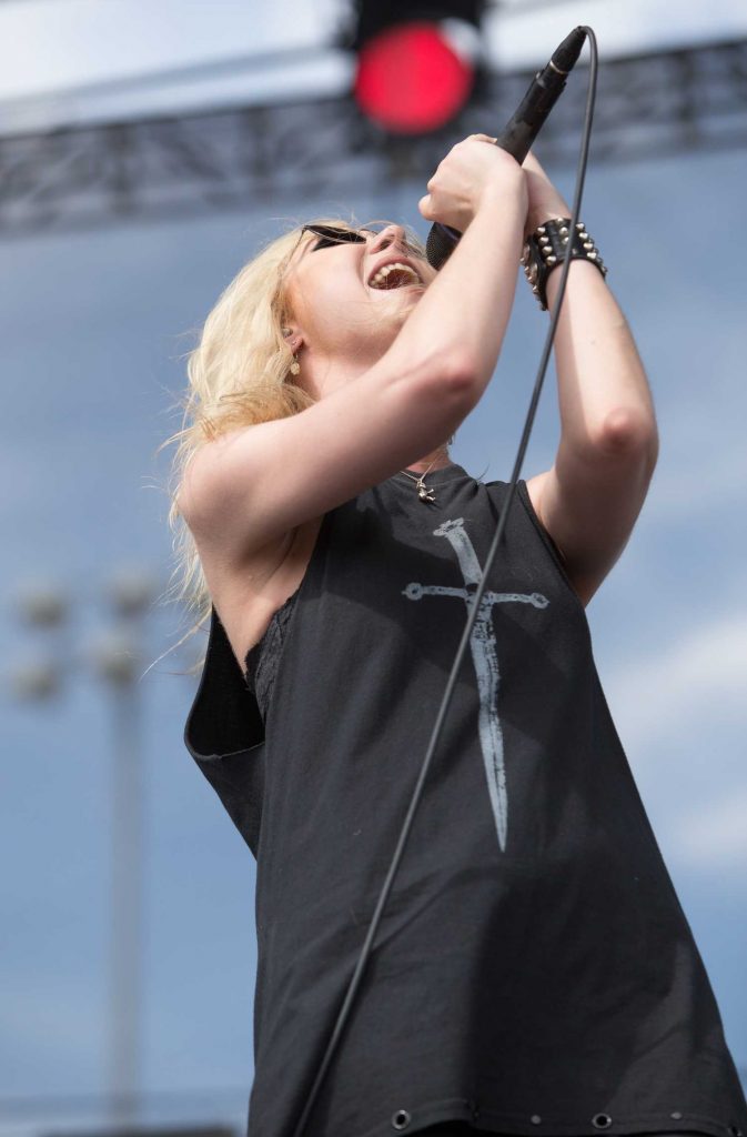 Taylor Momsen Performs at the Fort Rock Festival in Fort Myers-4