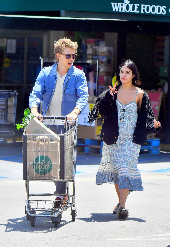 Vanessa Hudgens Goes Shopping at Whole Foods in LA With Austin Butler-4
