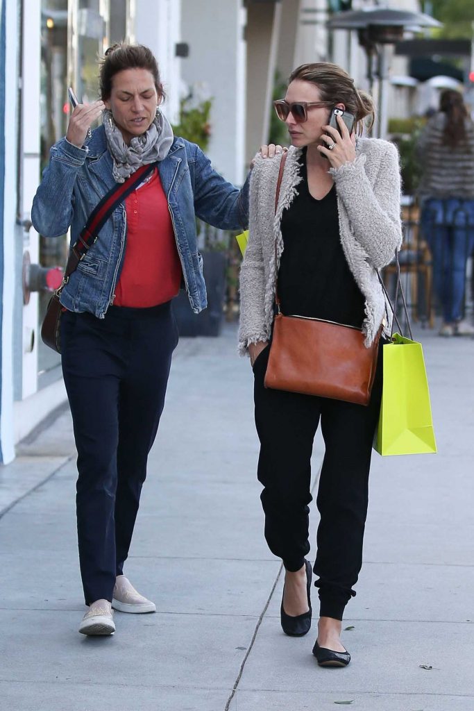 Claire Forlani Was Seen Out in Beverly Hills-3