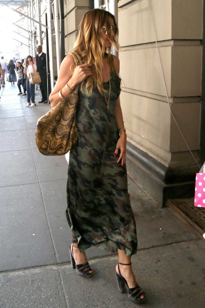 Heidi Klum Steps Out of Work for America's Next Top Model in New York-4