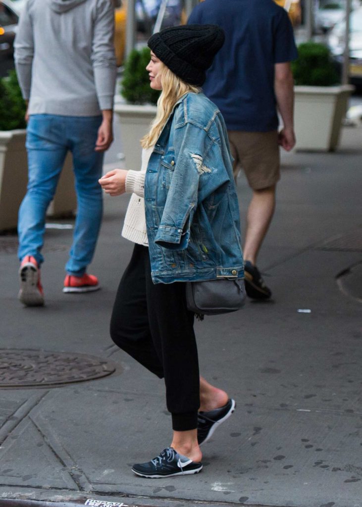 Hilary Duff Was Seen With a Friend in New York City-5