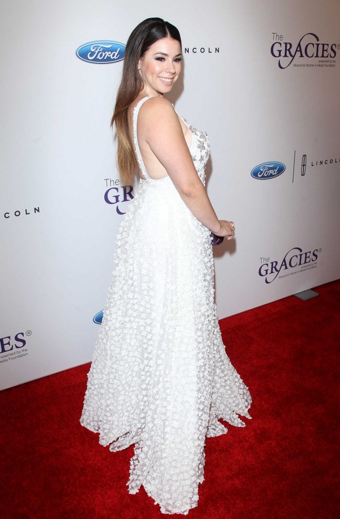 Jillian Rose Reed at the 42nd Annual Gracie Awards in Beverly Hills-4