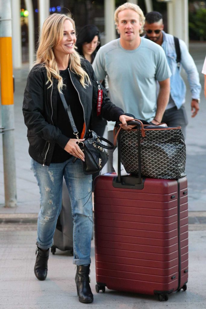 Julie Benz Was Seen at the Airport in Sydney-1