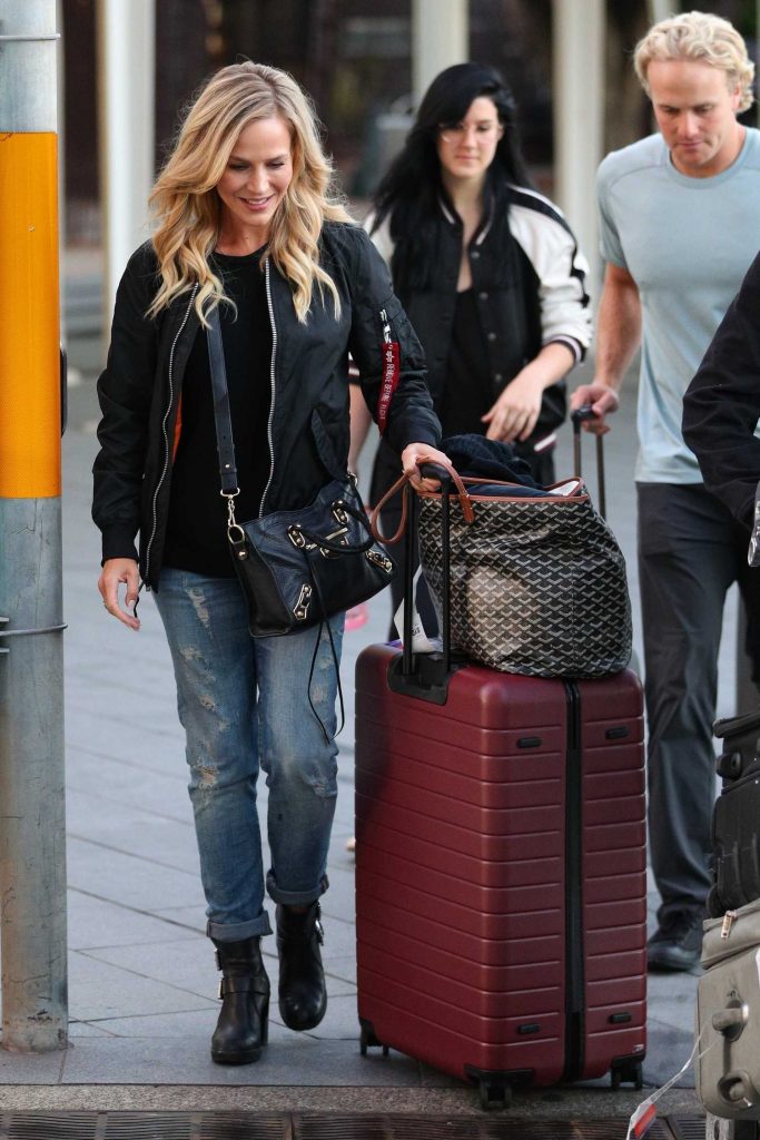 Julie Benz Was Seen at the Airport in Sydney-2