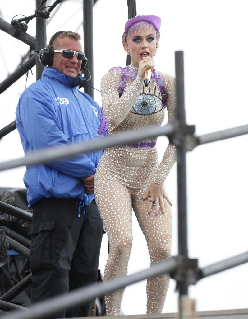 Katy Perry Performs at Glastonbury Music Festival at Worthy Farm in Mendip-5