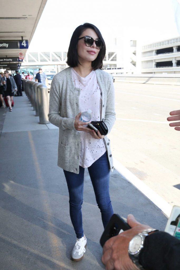 Miranda Cosgrove Arrives at LAX Airport in LA-3