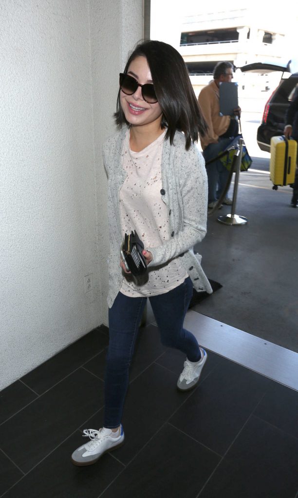 Miranda Cosgrove Arrives at LAX Airport in LA-5