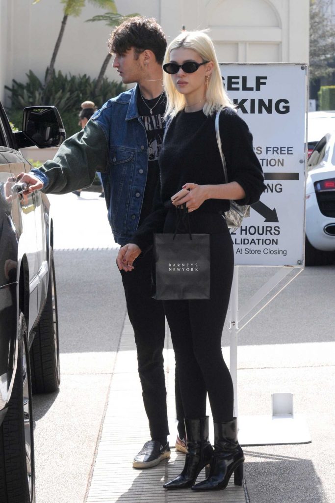 Nicola Peltz Out Shopping in Beverly Hills-1