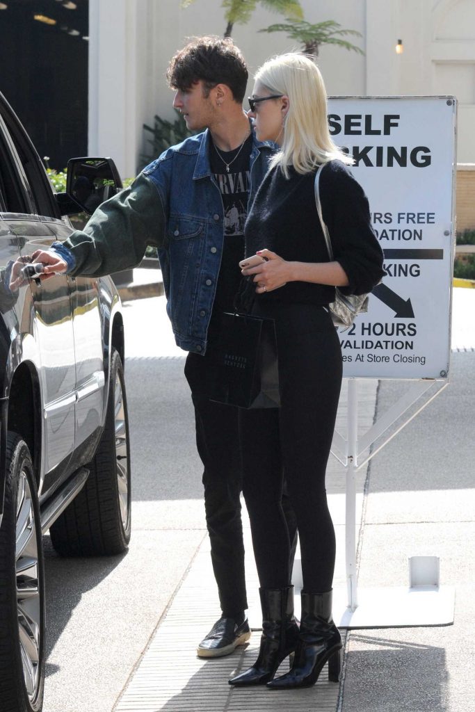 Nicola Peltz Out Shopping in Beverly Hills-3