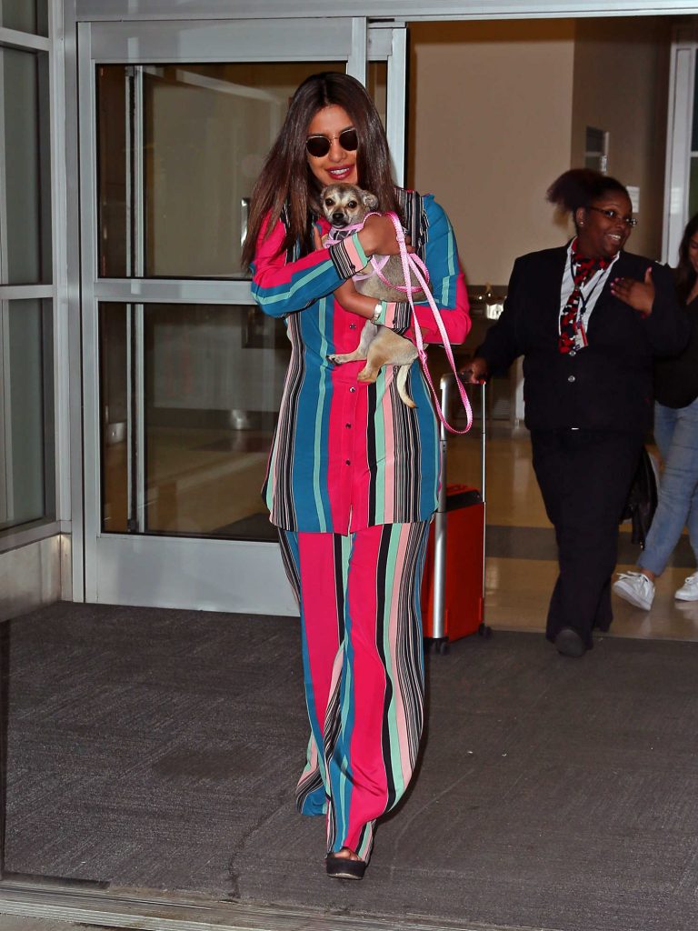 Priyanka Chopra Arrives at JFK Airport in New York-1