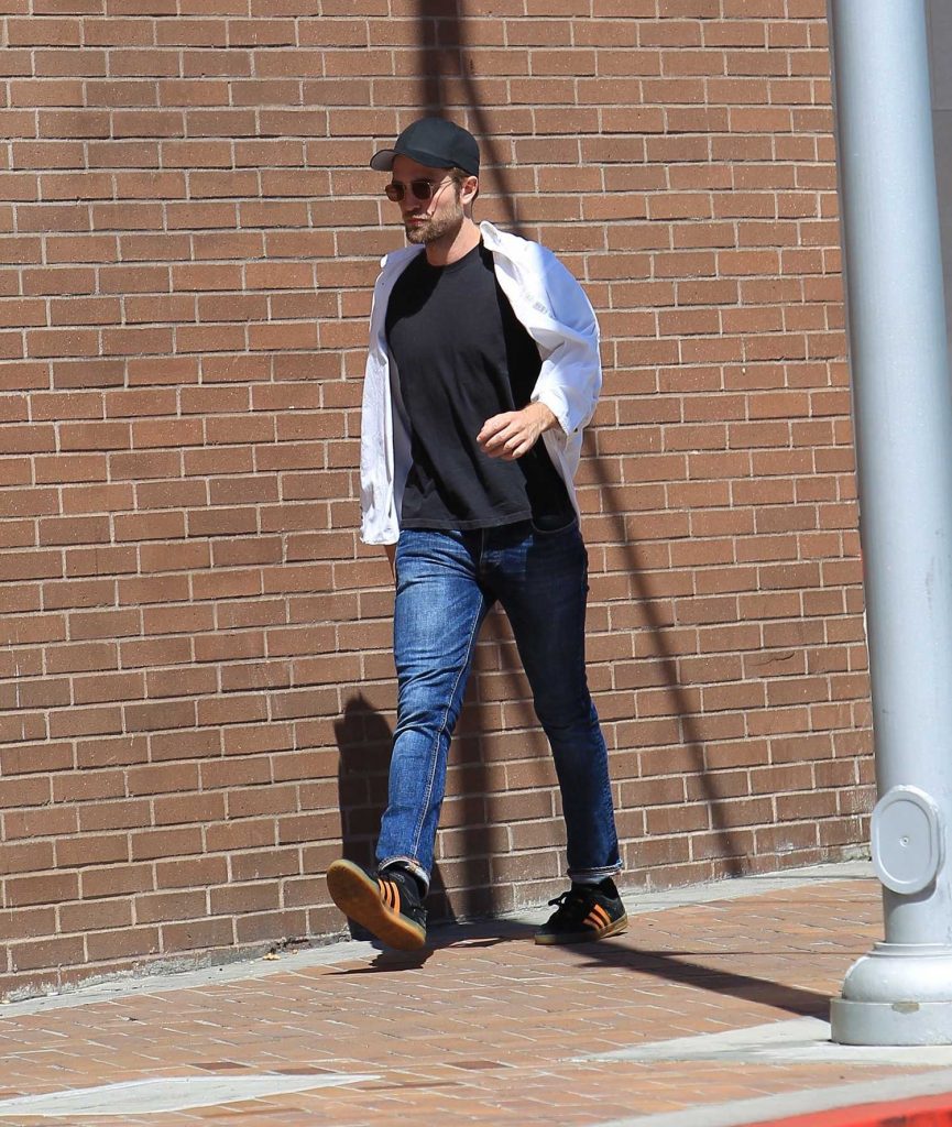 Robert Pattinson Was Seen Out in Beverly Hills-1