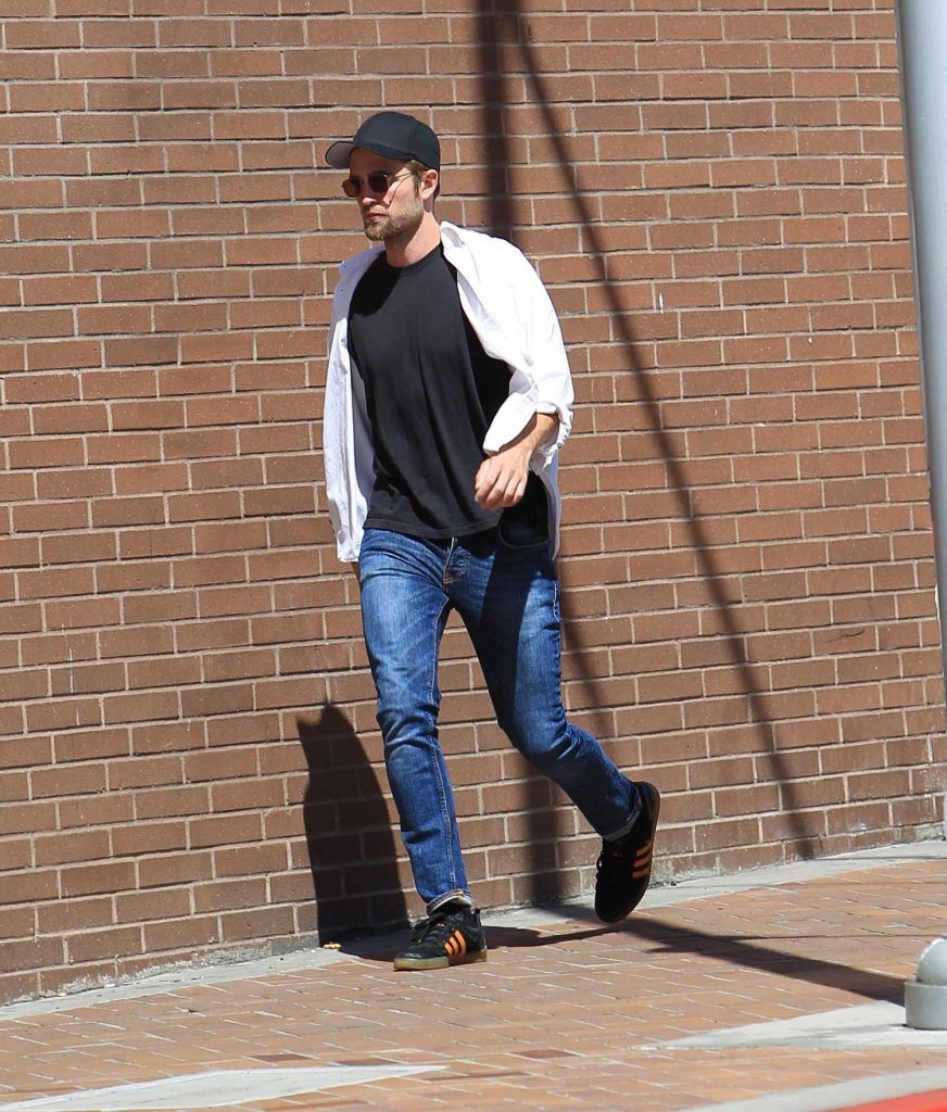 Robert Pattinson Was Seen Out in Beverly Hills-2