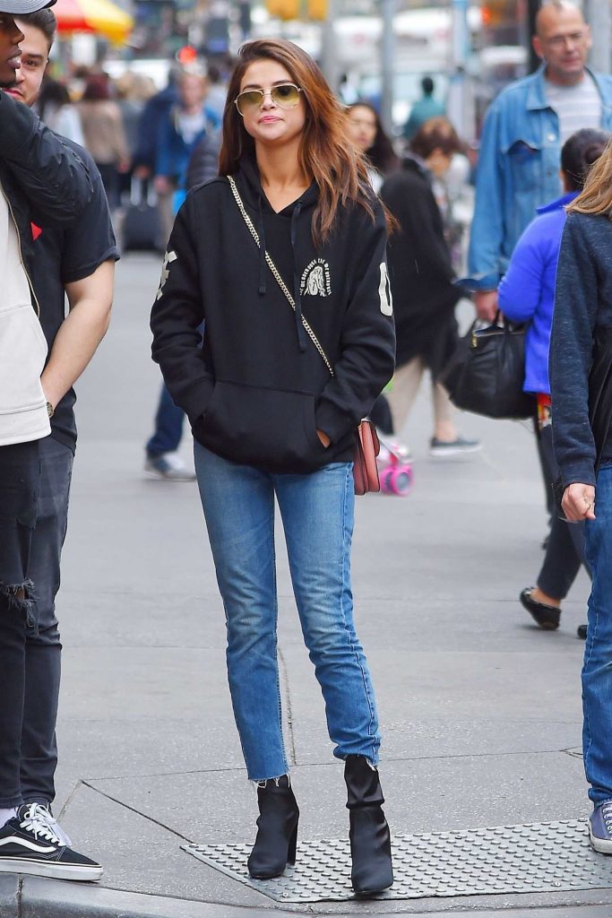 Selena Gomez Was Seen in Times Square in NYC-1